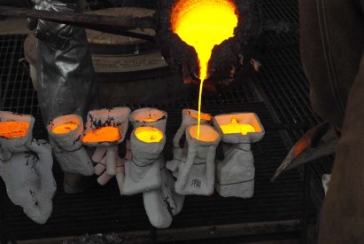 Iron pour