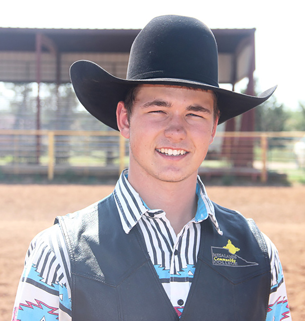 Bull rider Levi Gray qualifies for the 
